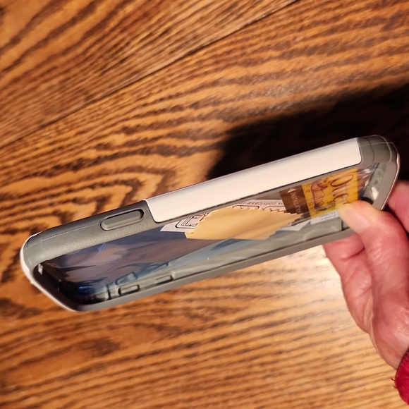 OTTER BOX - Picture 3 of 3